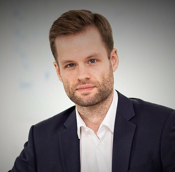 Portrait_Julien_Jensen_slider.jpg
